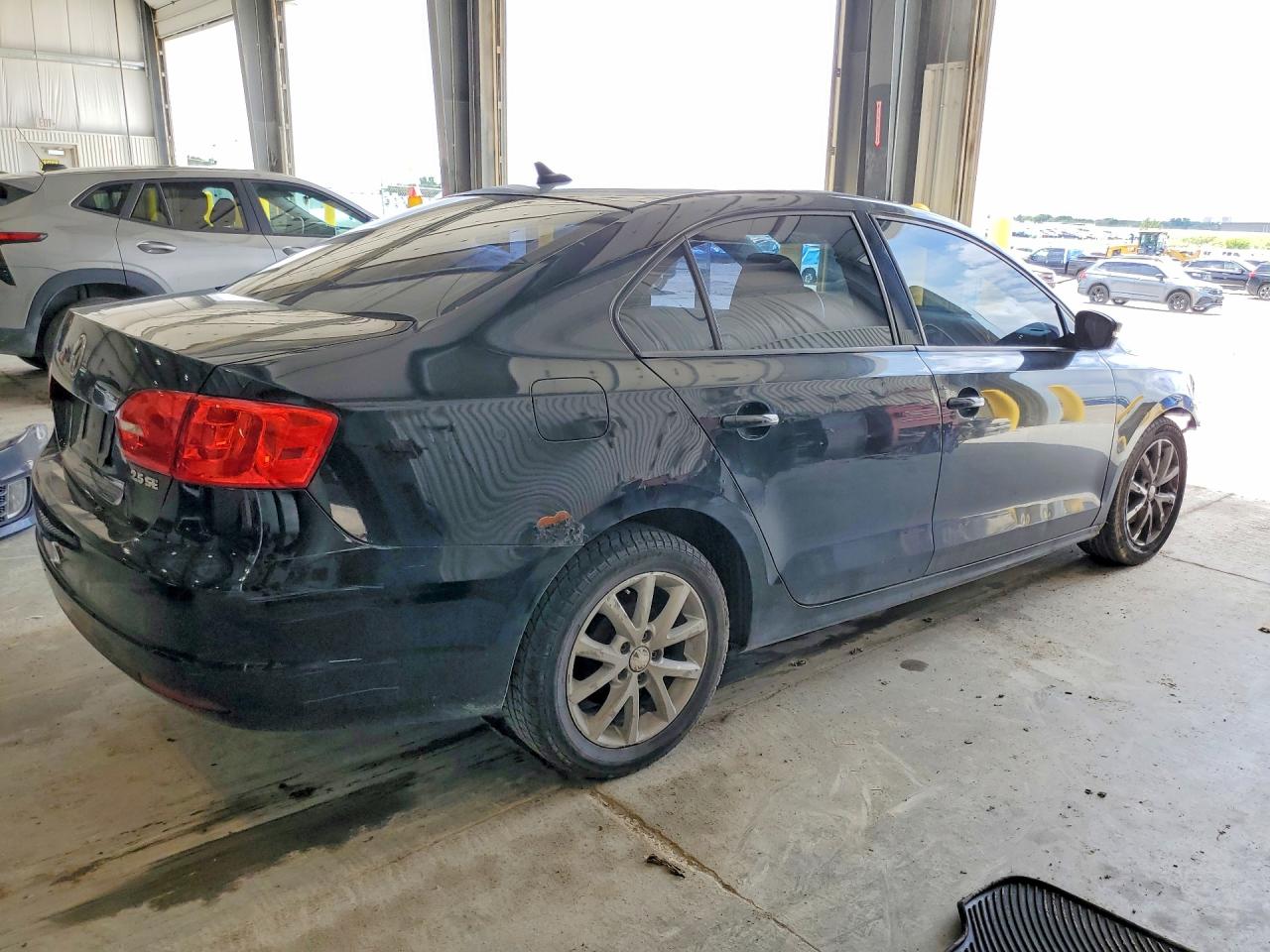 2011 VOLKSWAGEN JETTA SE photo 3