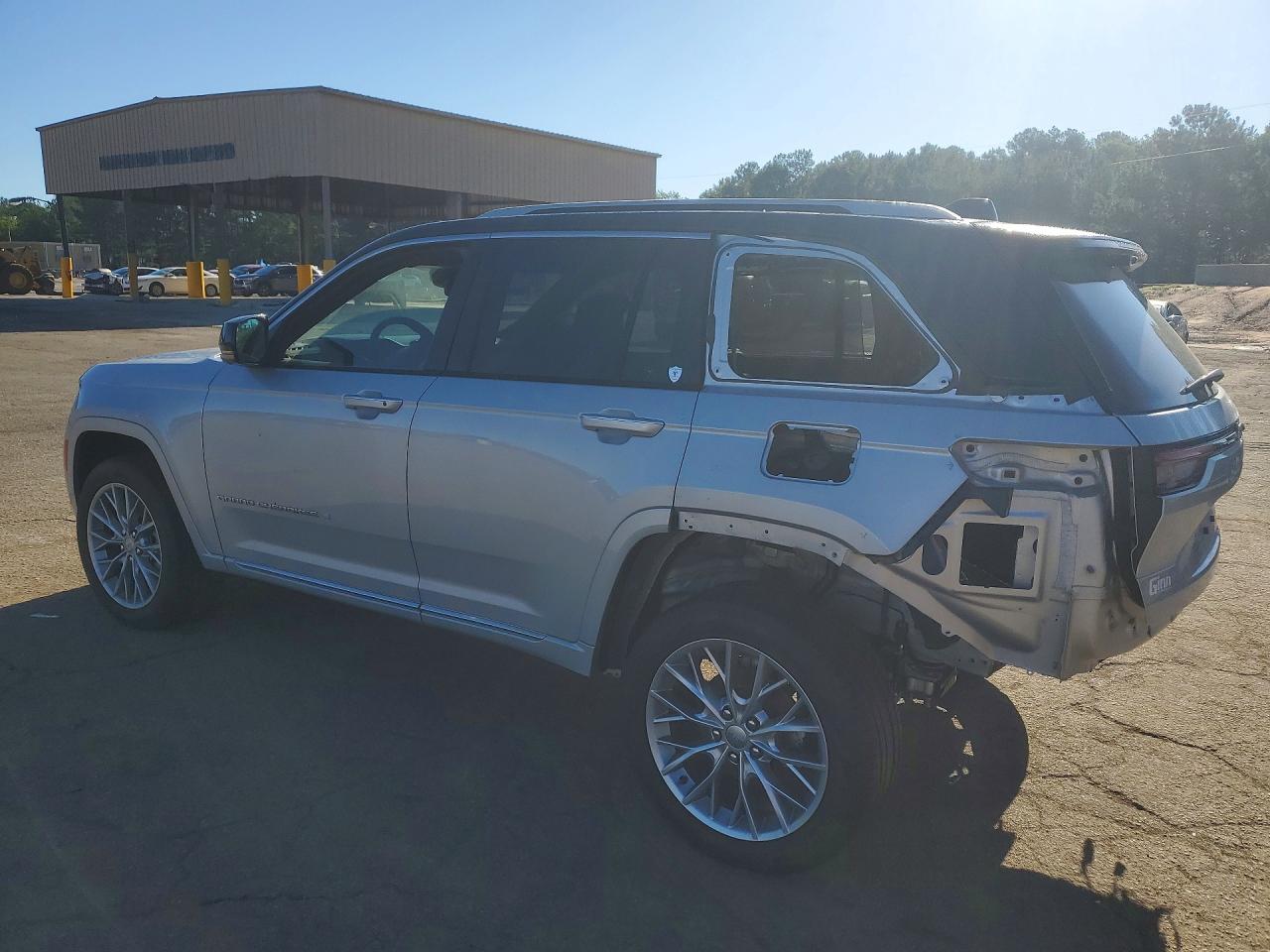 2022 JEEP GRAND CHEROKEE SUMMIT photo 2
