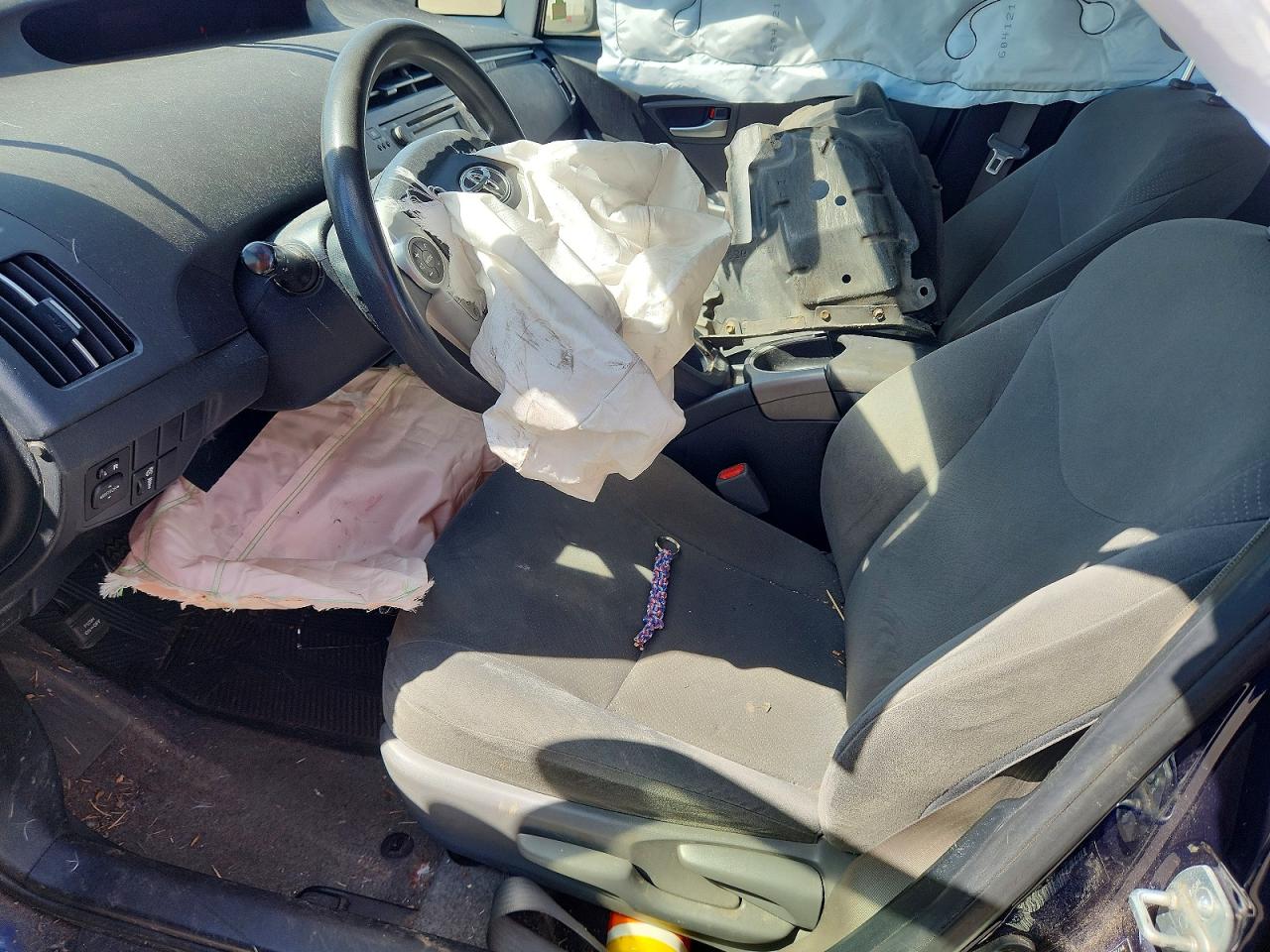 2014 TOYOTA PRIUS TWO photo 13