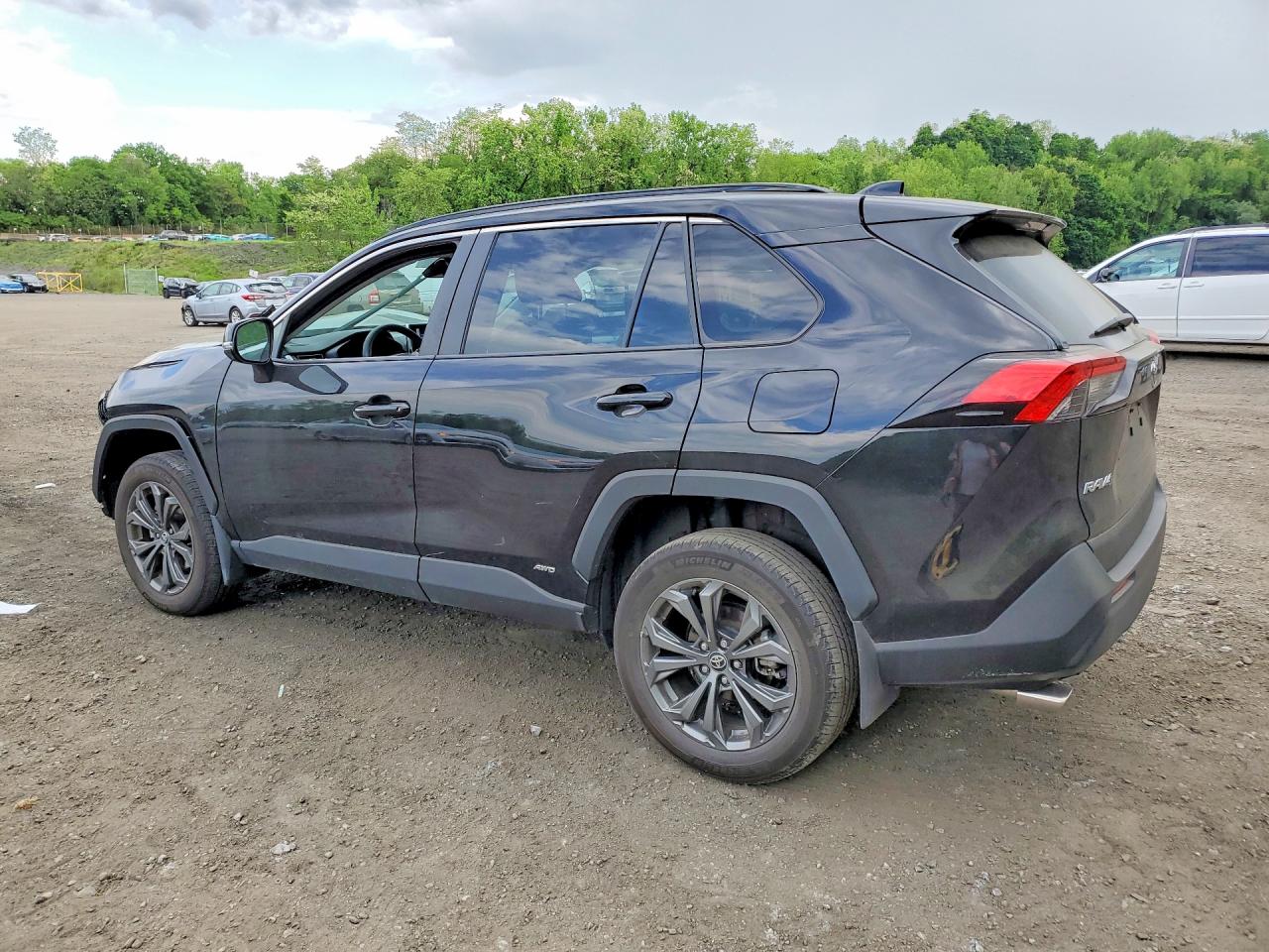 2024 TOYOTA RAV4 XLE PREMIUM photo 3