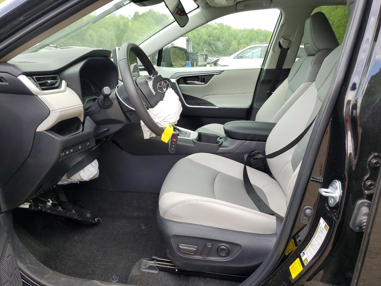 2024 TOYOTA RAV4 XLE PREMIUM photo 13