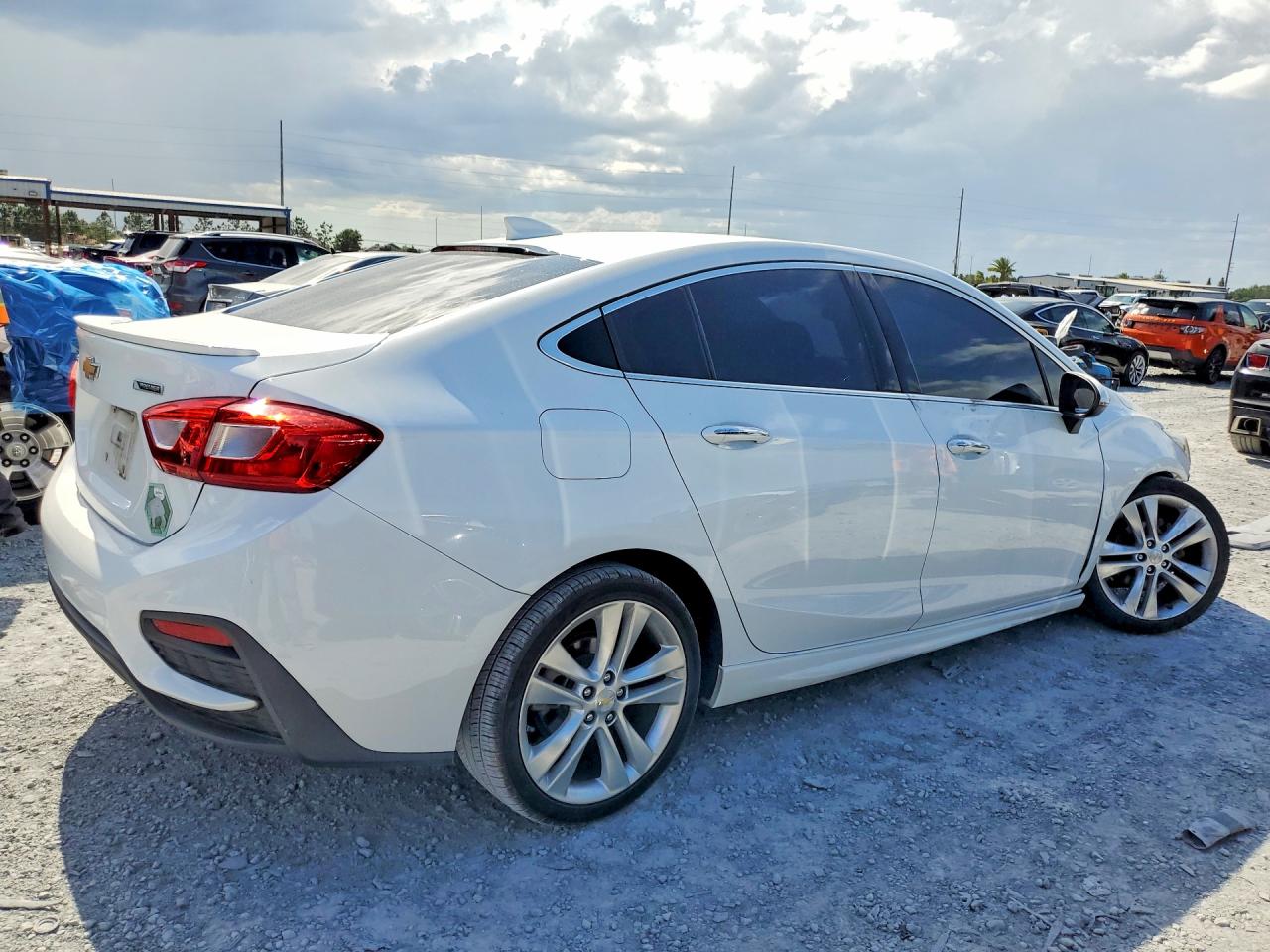 2017 CHEVROLET CRUZE PREMIER photo 7