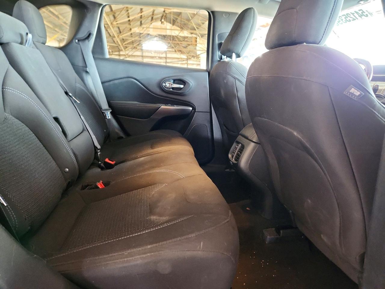 2019 JEEP CHEROKEE LATITUDE photo 21