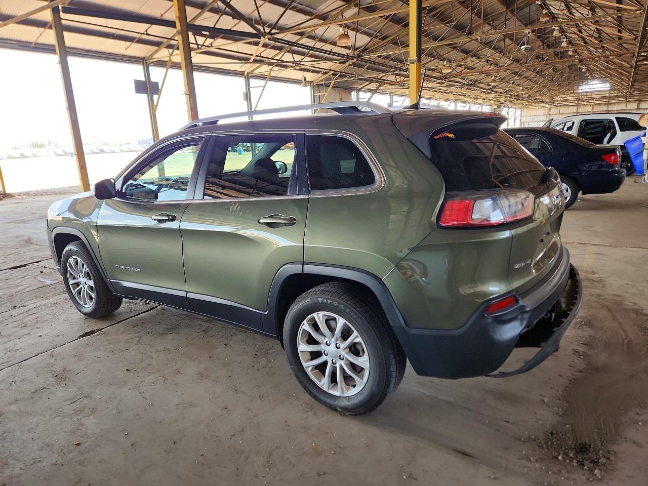 2019 JEEP CHEROKEE LATITUDE photo 3