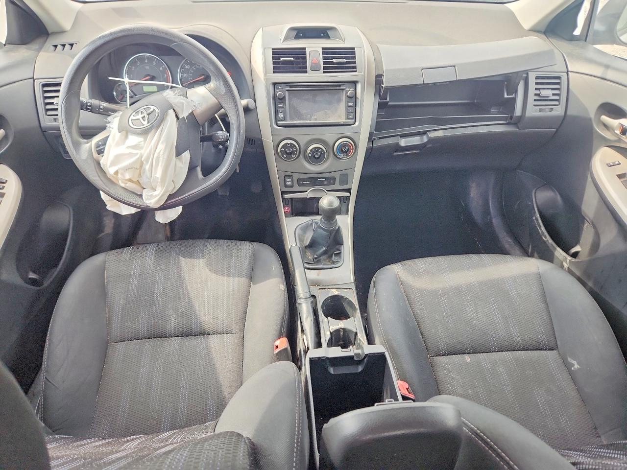 2013 TOYOTA COROLLA S photo 22