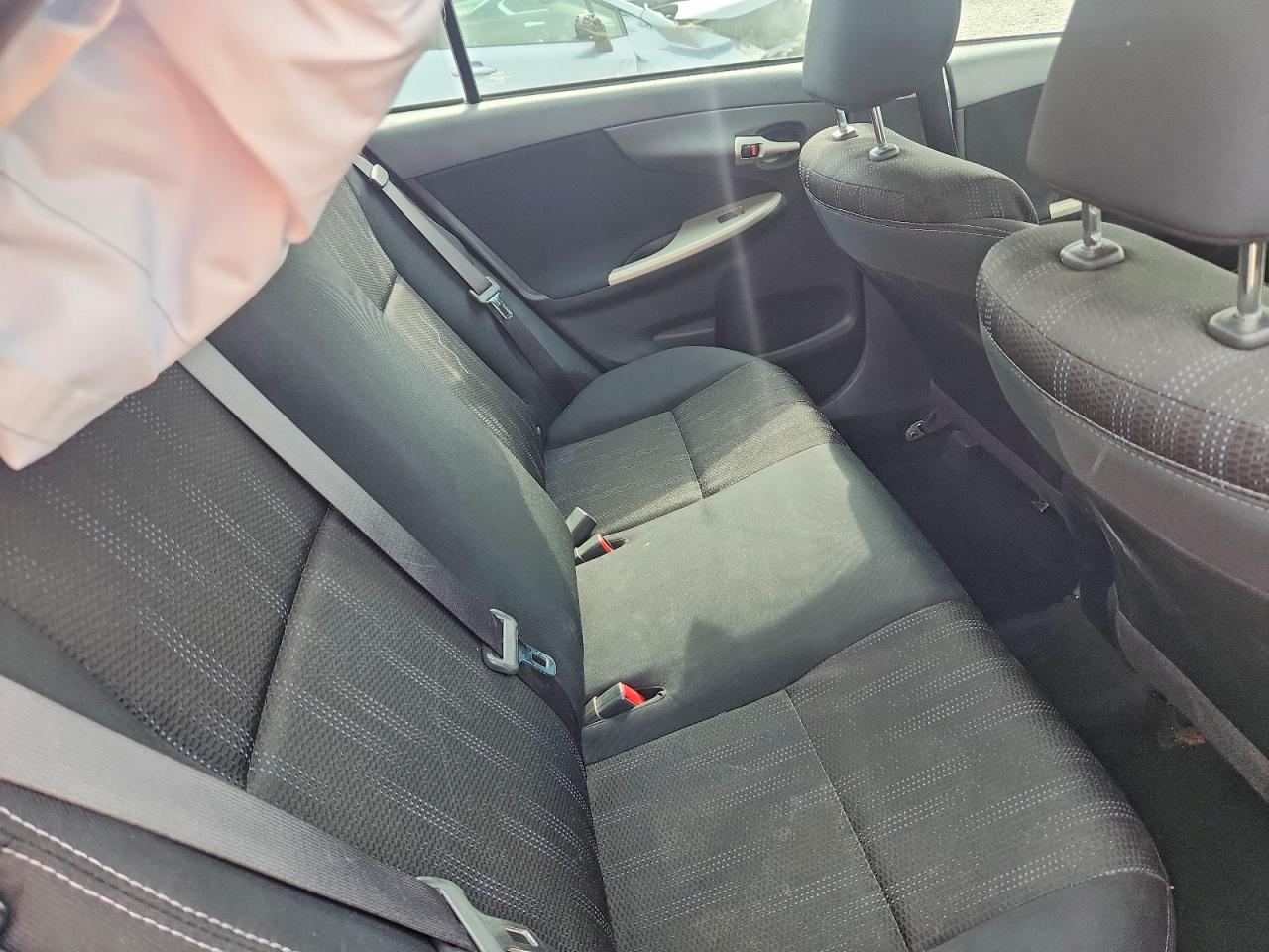 2013 TOYOTA COROLLA S photo 28
