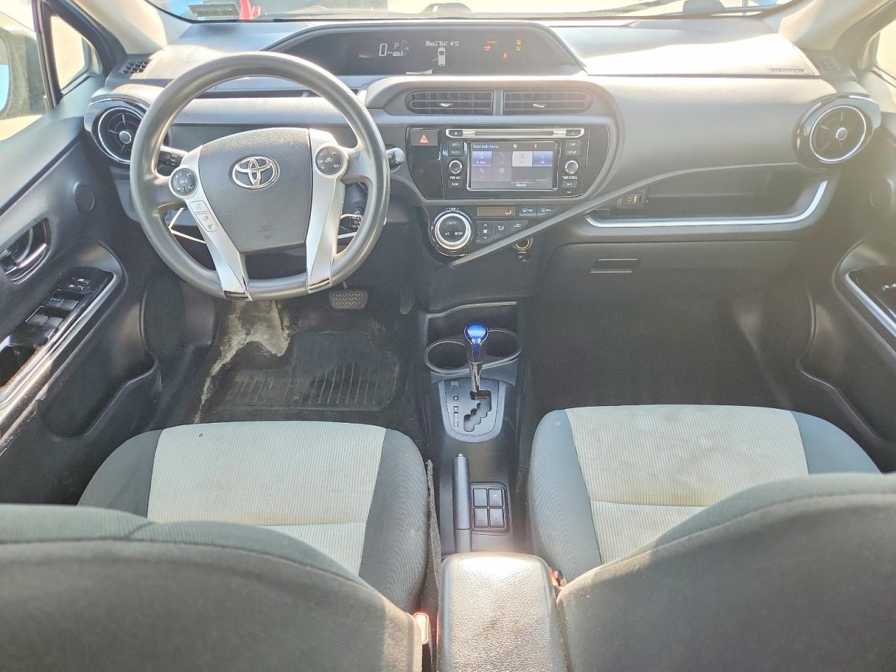 2015 TOYOTA PRIUS C TWO photo 15