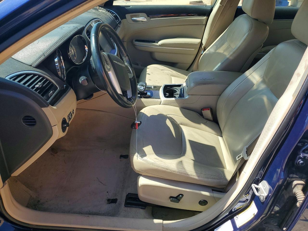 2014 CHRYSLER 300 photo 13