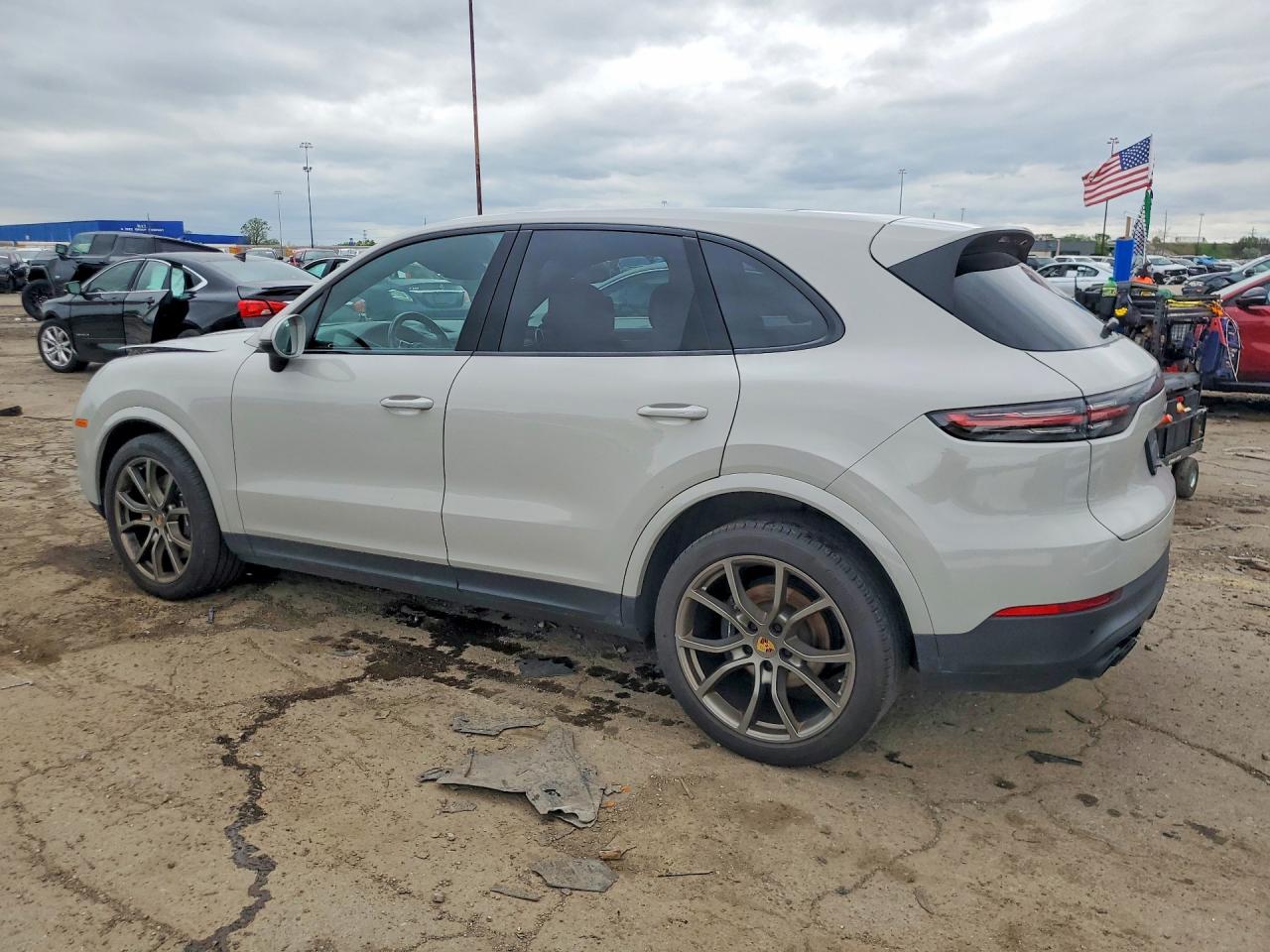 2023 PORSCHE CAYENNE BASE photo 4
