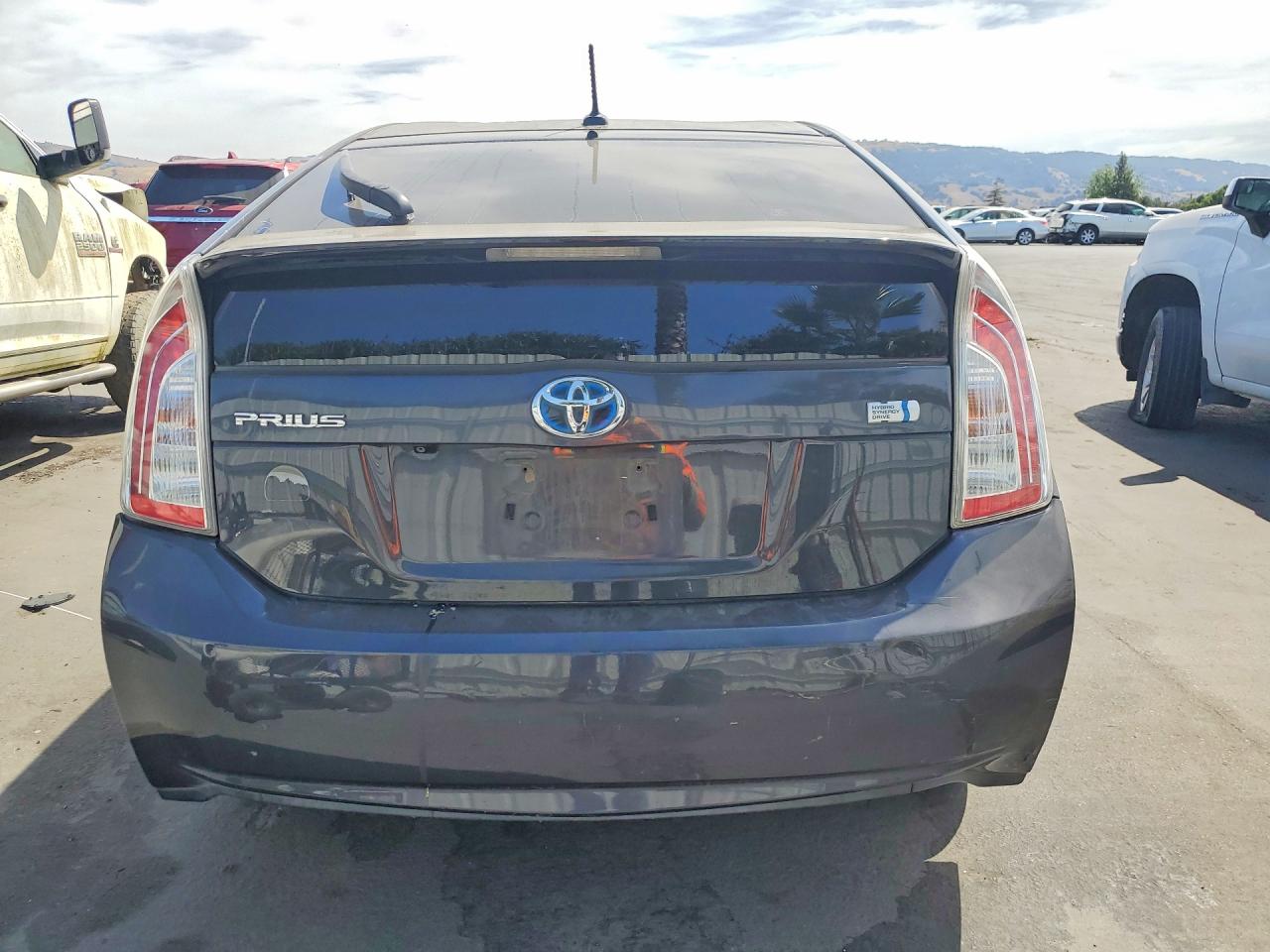 2015 TOYOTA PRIUS THREE photo 11