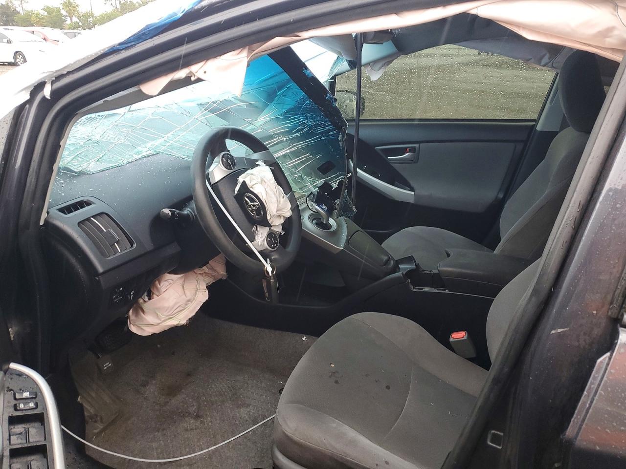2015 TOYOTA PRIUS THREE photo 13