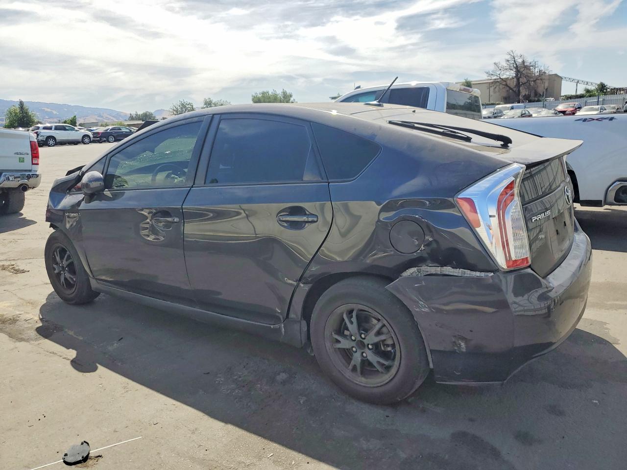 2015 TOYOTA PRIUS THREE photo 3