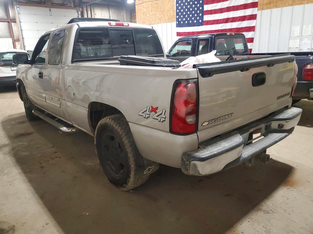 2005 CHEVROLET SILVERADO photo 3