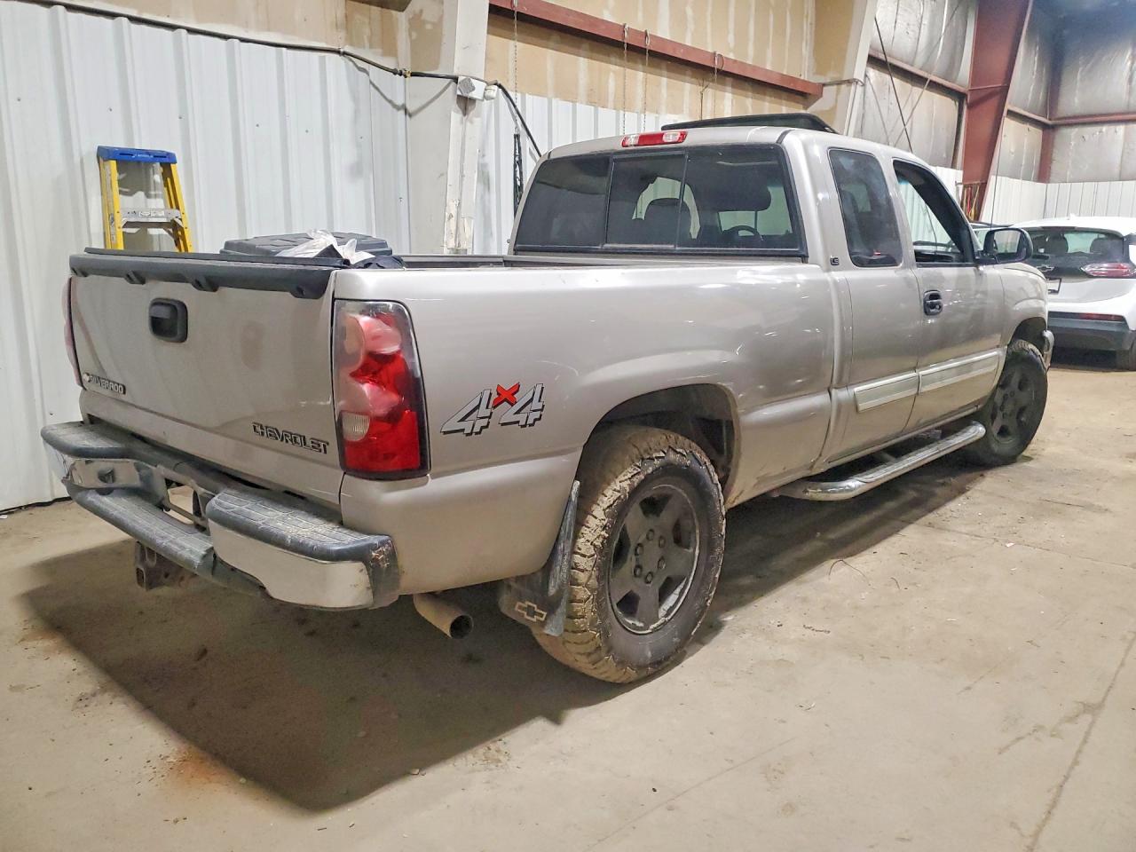 2005 CHEVROLET SILVERADO photo 5