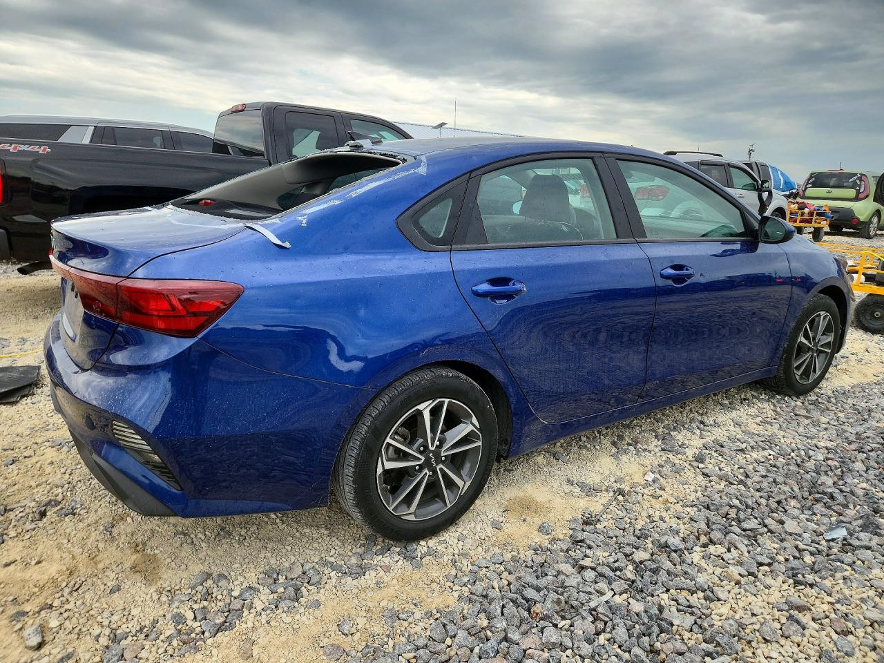 2023 KIA FORTE LXS photo 3