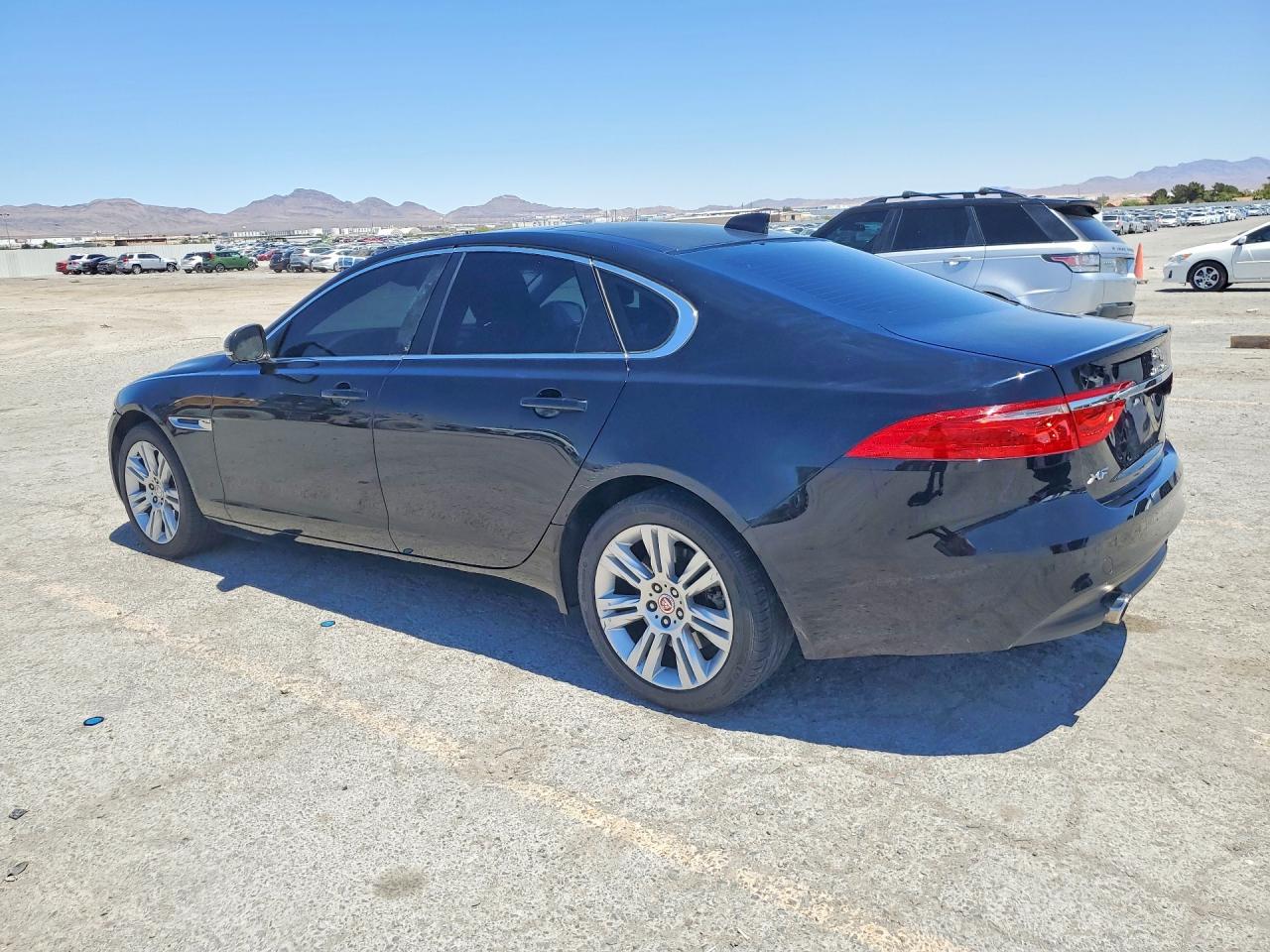 2016 JAGUAR XF PREMIUM photo 3