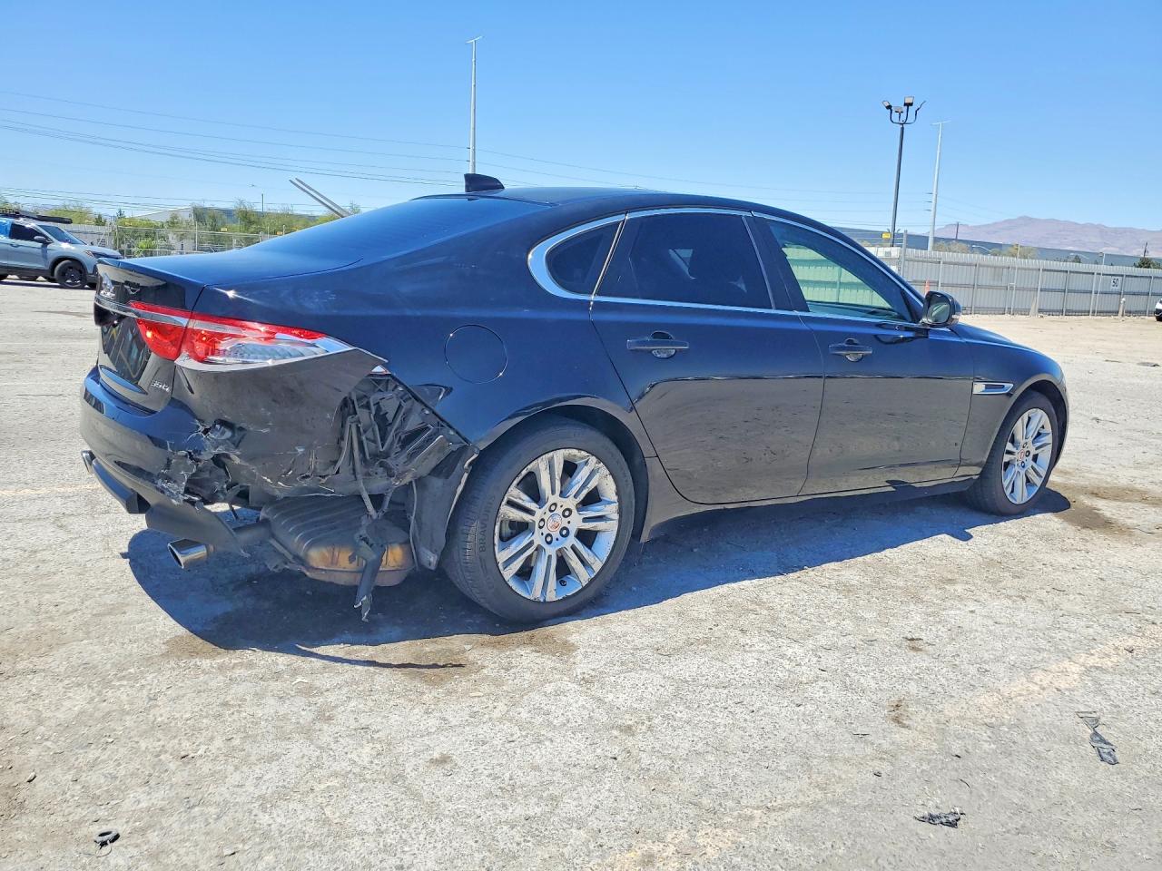 2016 JAGUAR XF PREMIUM photo 5