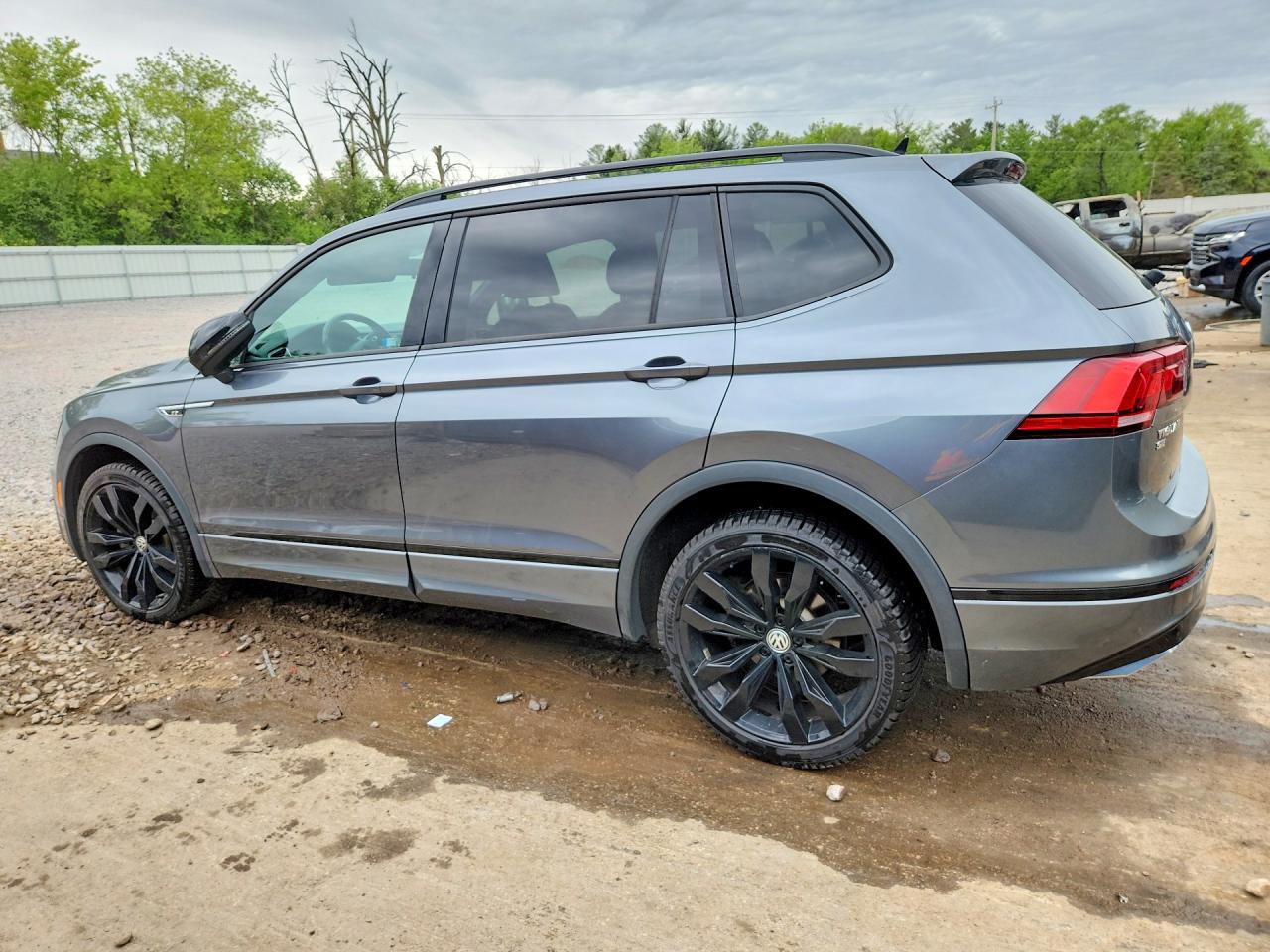 2021 VOLKSWAGEN TIGUAN SE photo 3