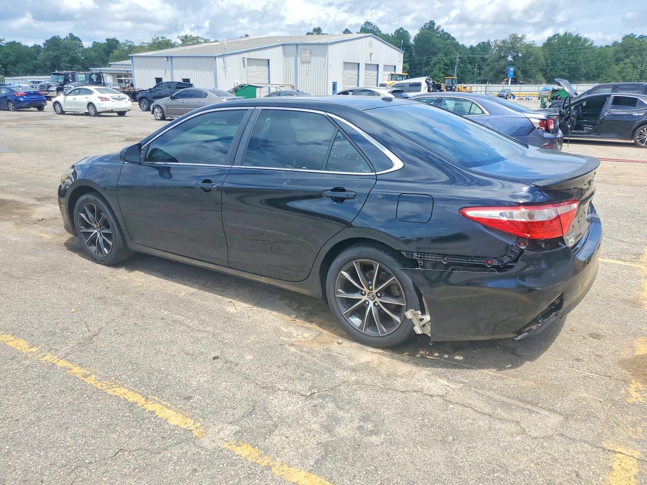 2015 TOYOTA CAMRY XSE V6 photo 2