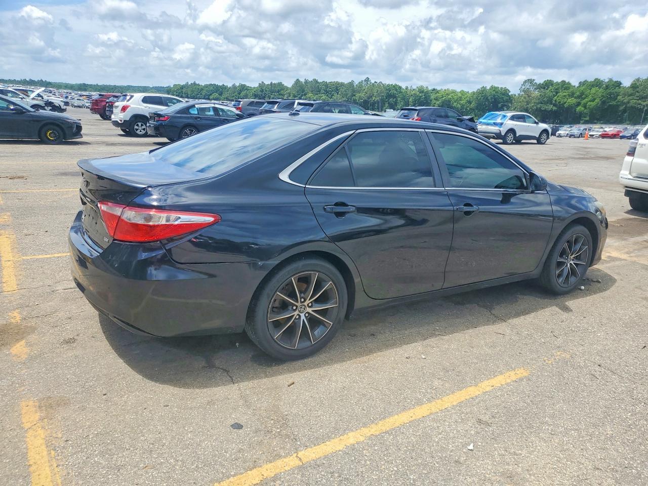 2015 TOYOTA CAMRY XSE V6 photo 3