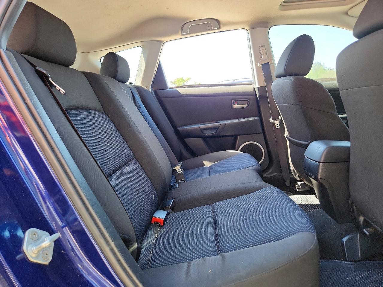 2004 MAZDA 3 HATCHBACK photo 19