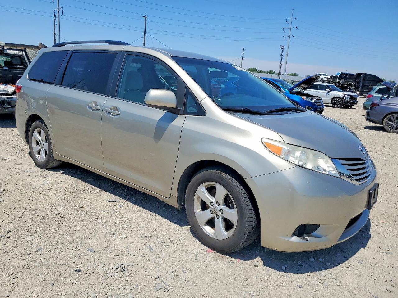2015 TOYOTA SIENNA LE photo 7