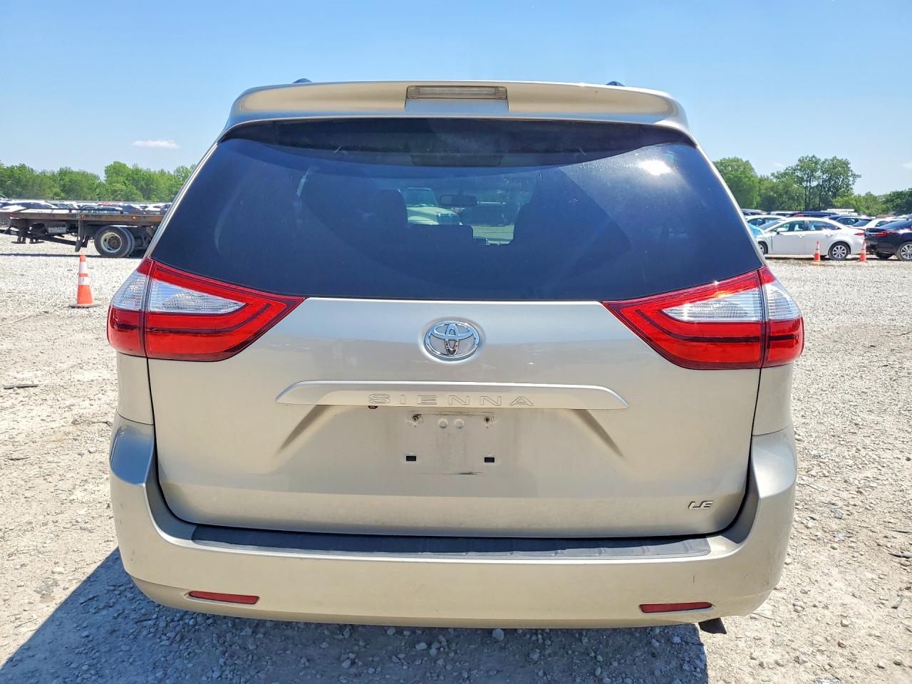 2015 TOYOTA SIENNA LE photo 11