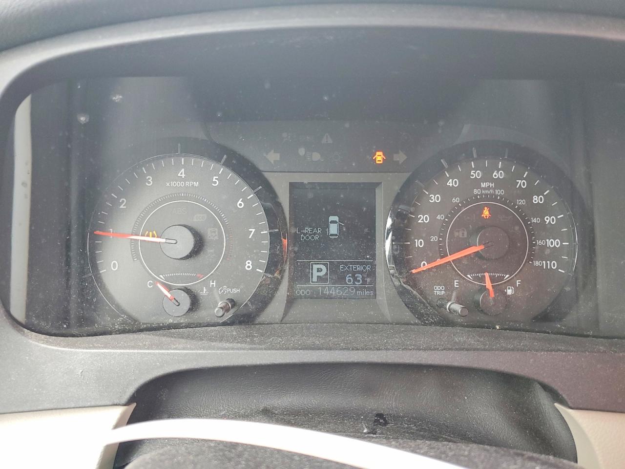 2015 TOYOTA SIENNA LE photo 17