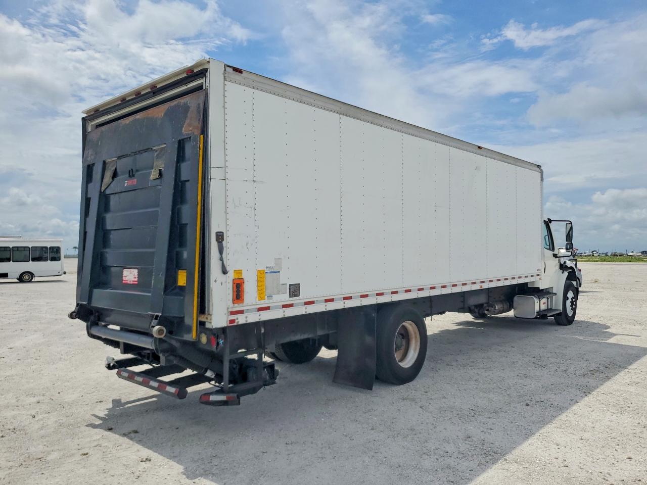 2019 FREIGHTLINER BUSINESS CLASS M2 BOX TRUCK photo 3