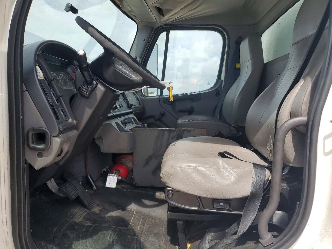 2019 FREIGHTLINER BUSINESS CLASS M2 BOX TRUCK photo 7