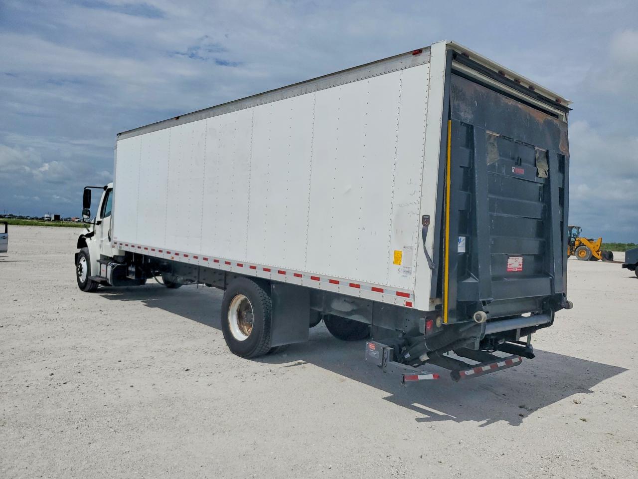 2019 FREIGHTLINER BUSINESS CLASS M2 BOX TRUCK photo 2