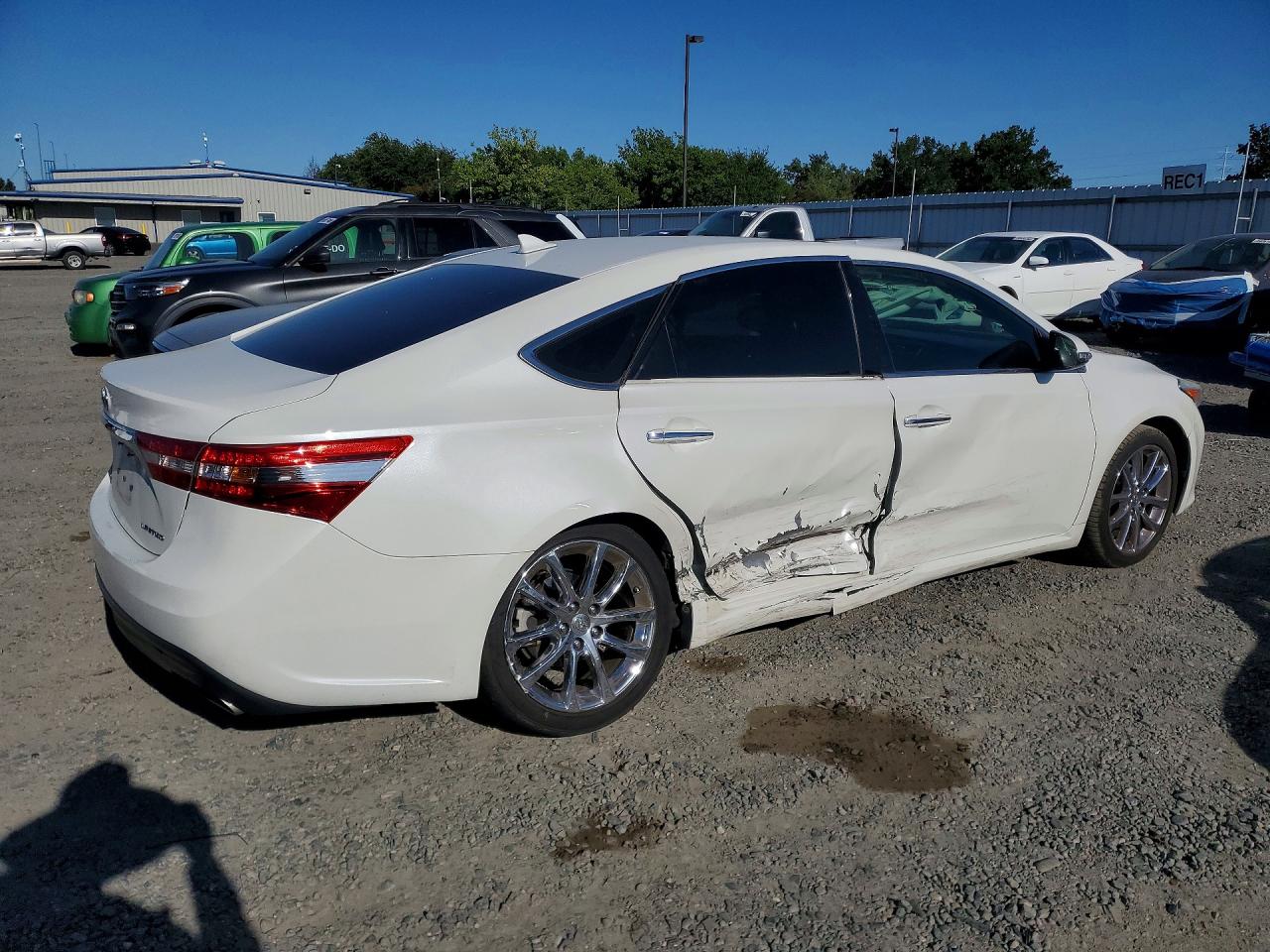 2013 TOYOTA AVALON LIMITED photo 5