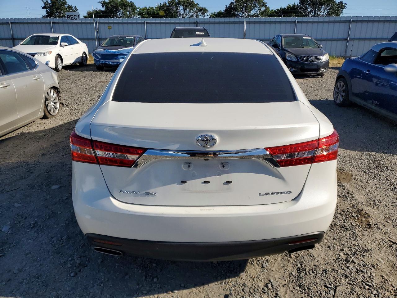 2013 TOYOTA AVALON LIMITED photo 11