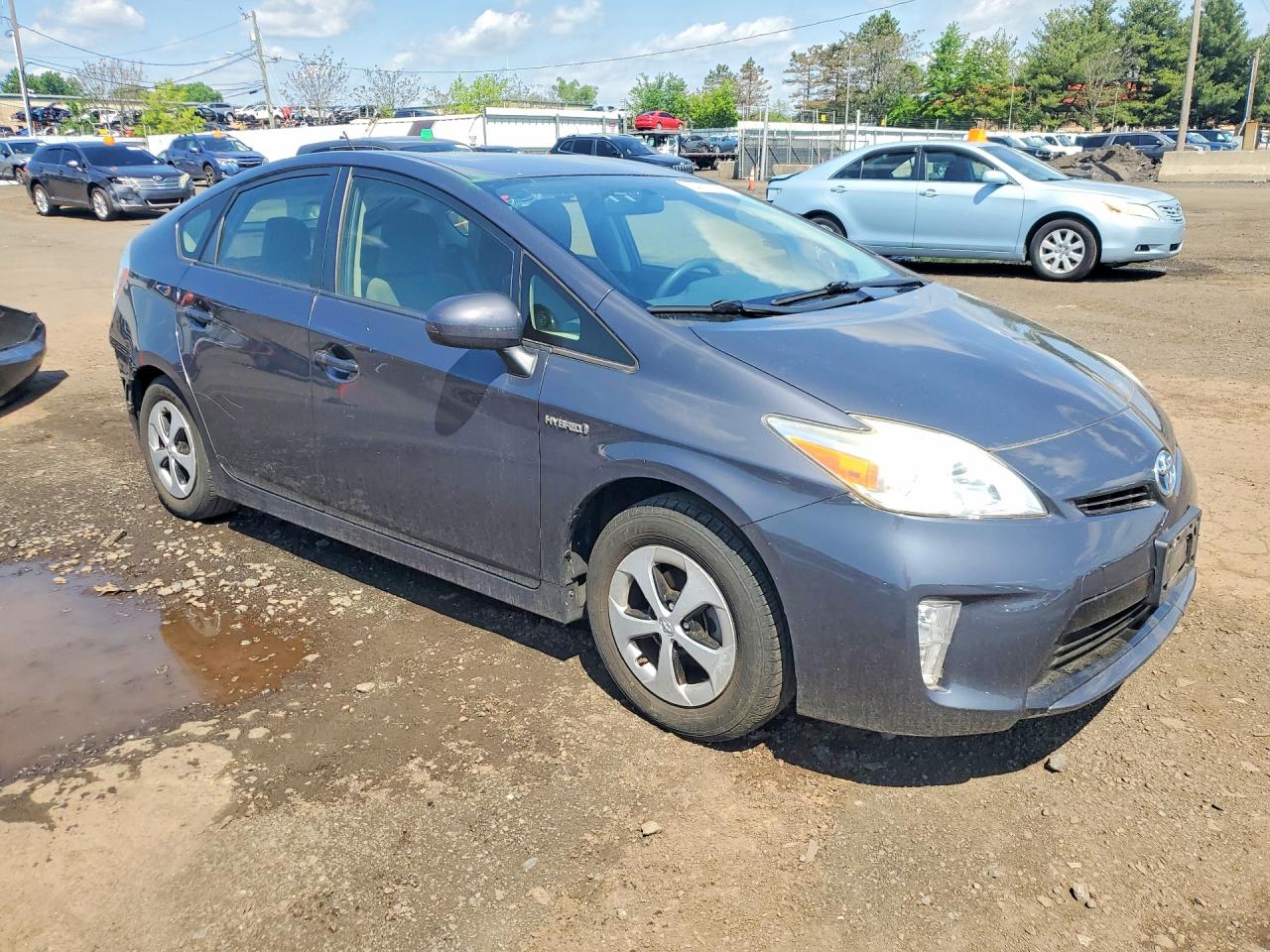 2014 TOYOTA PRIUS THREE photo 7