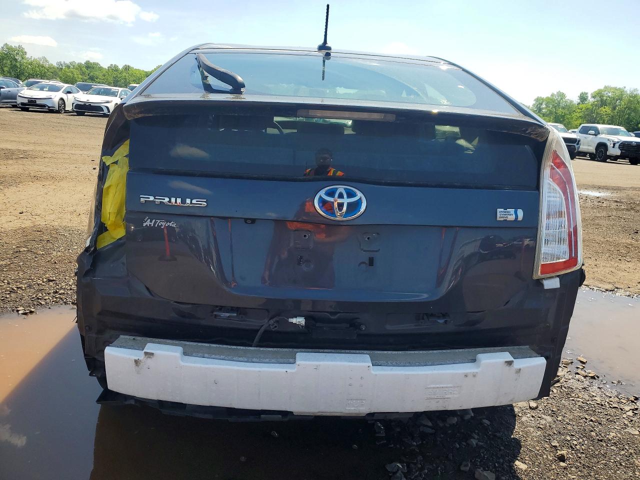 2014 TOYOTA PRIUS THREE photo 11