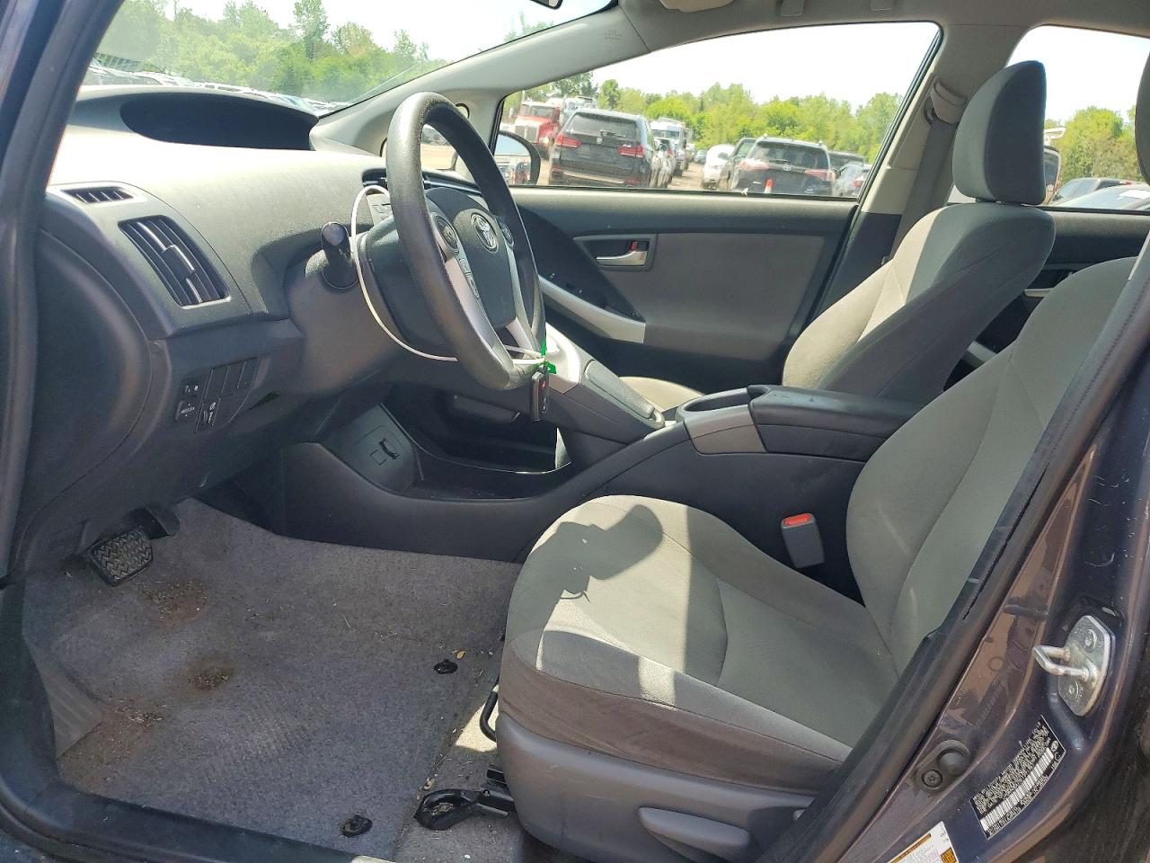 2014 TOYOTA PRIUS THREE photo 13