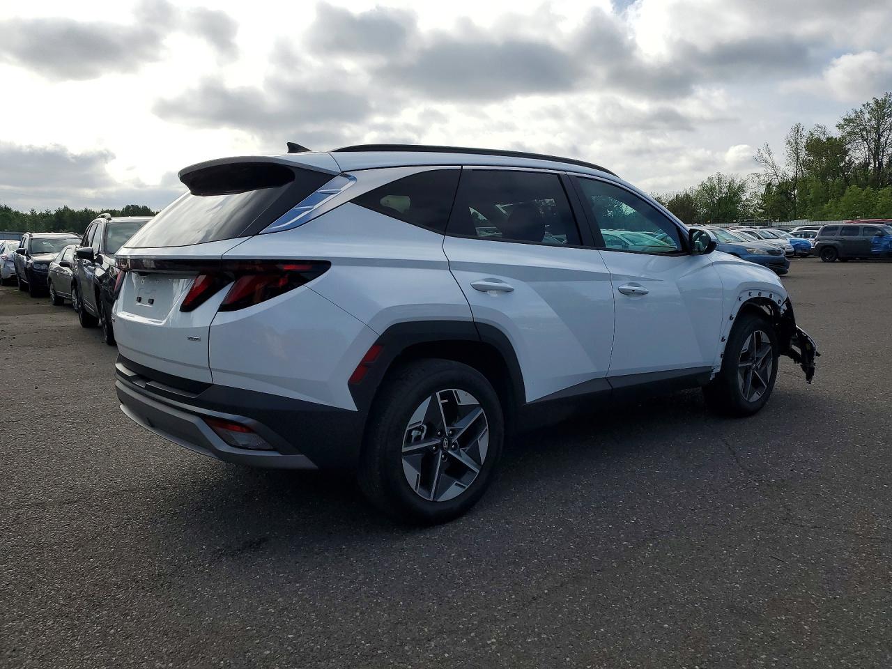 2026 HYUNDAI TUCSON SEL photo 3