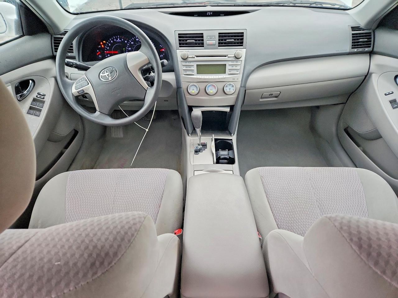 2010 TOYOTA CAMRY LE photo 22