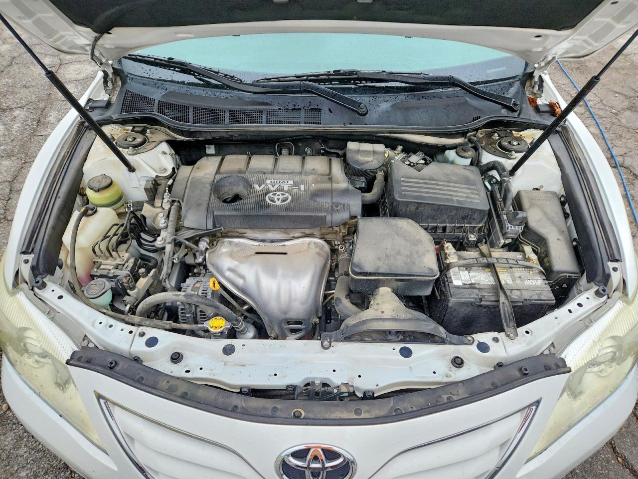 2010 TOYOTA CAMRY LE photo 31