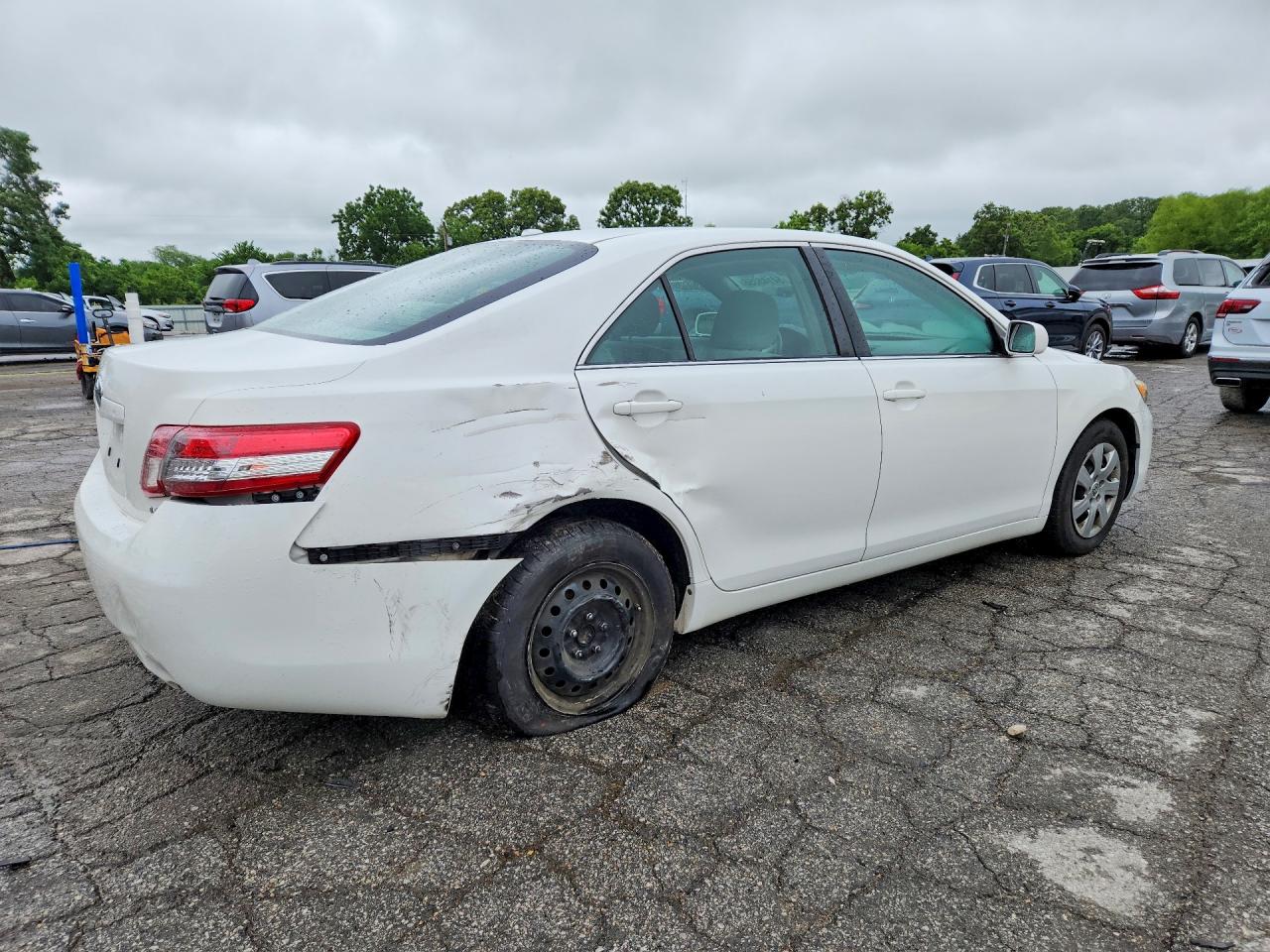 2010 TOYOTA CAMRY LE photo 7