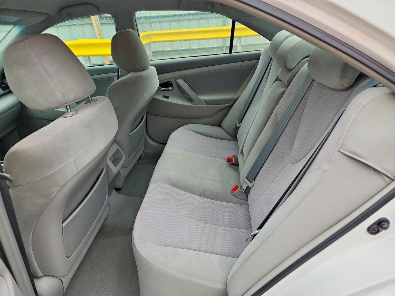 2010 TOYOTA CAMRY LE photo 28