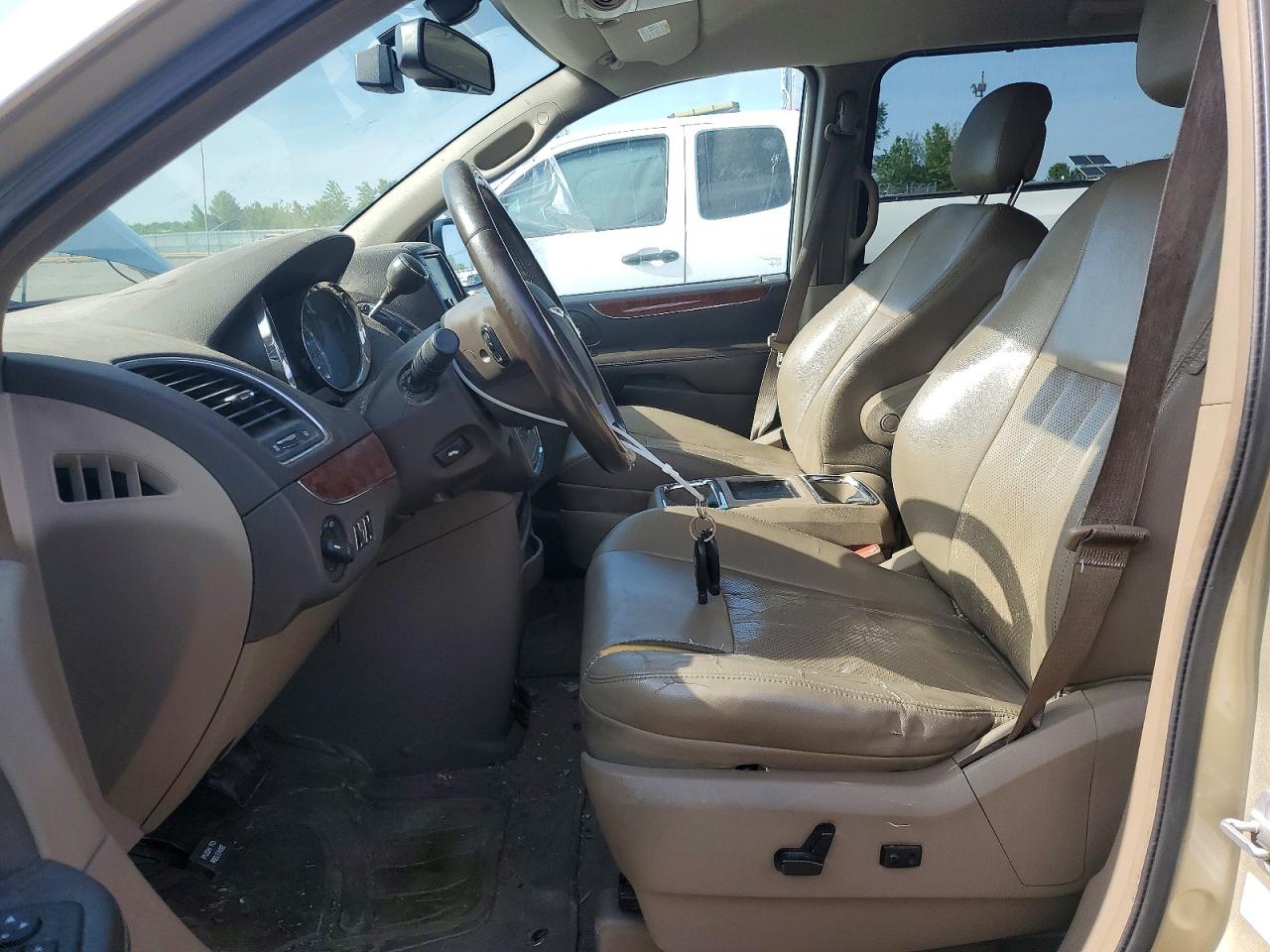 2011 CHRYSLER TOWN & COUNTRY TOURING L photo 19