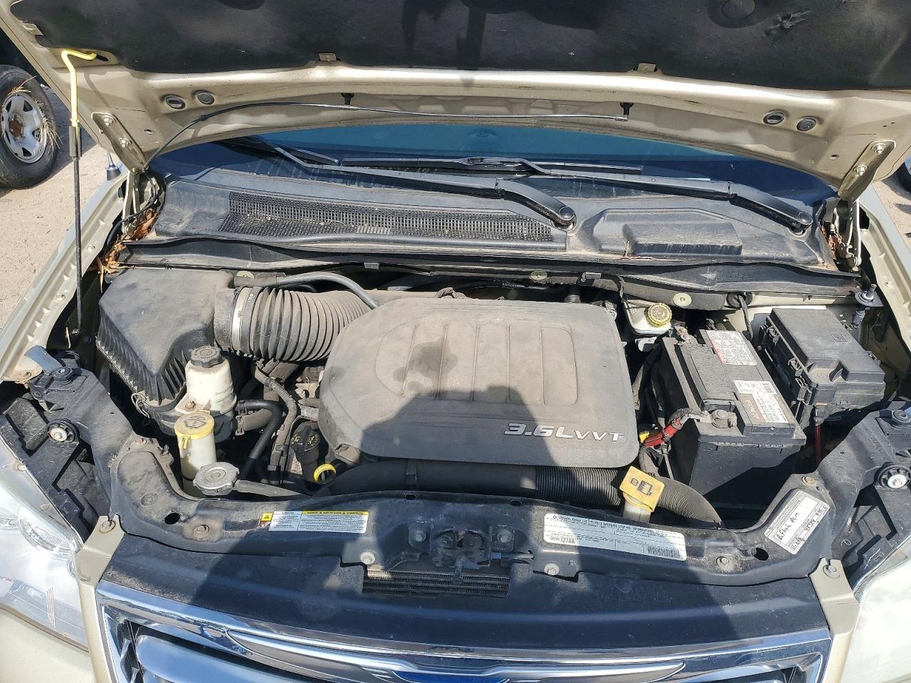 2011 CHRYSLER TOWN & COUNTRY TOURING L photo 34