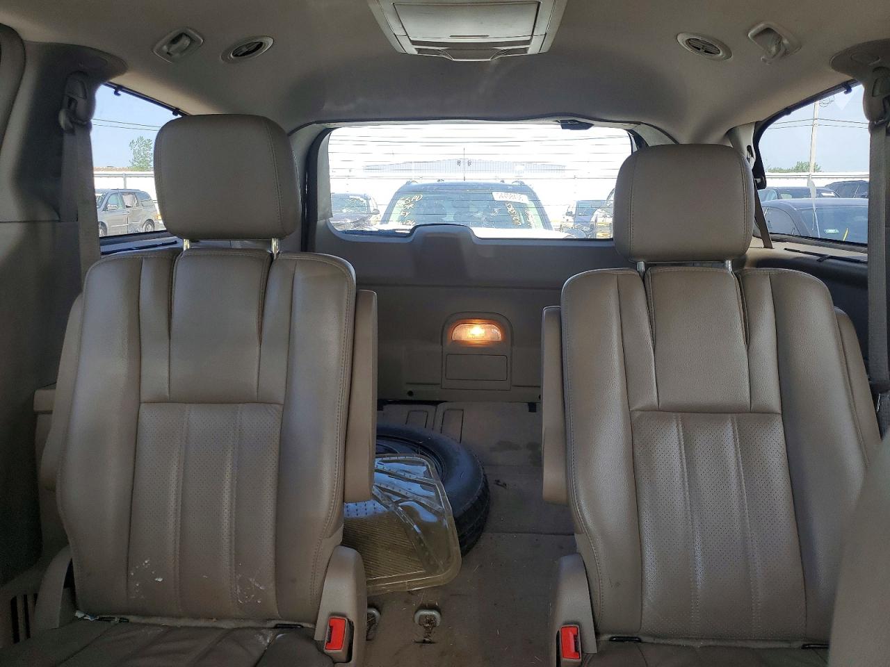 2011 CHRYSLER TOWN & COUNTRY TOURING L photo 28