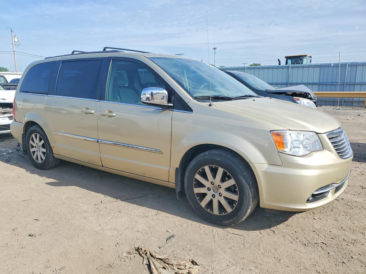 2011 CHRYSLER TOWN & COUNTRY TOURING L photo 10