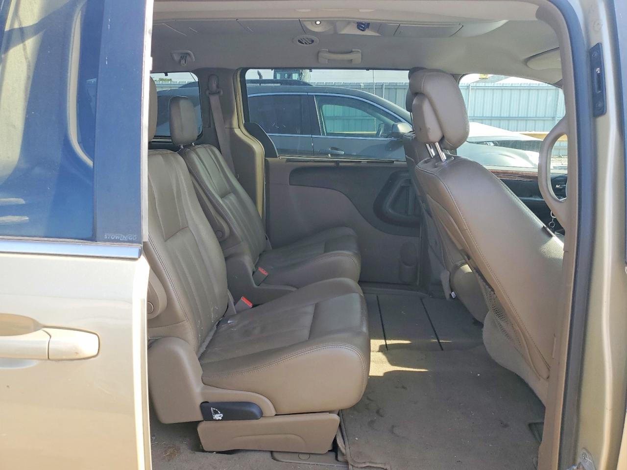 2011 CHRYSLER TOWN & COUNTRY TOURING L photo 31