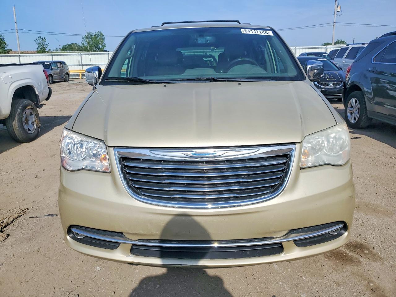 2011 CHRYSLER TOWN & COUNTRY TOURING L photo 13
