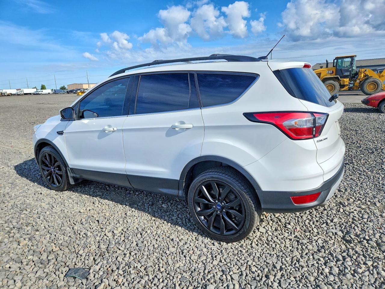 2017 FORD ESCAPE SE photo 2