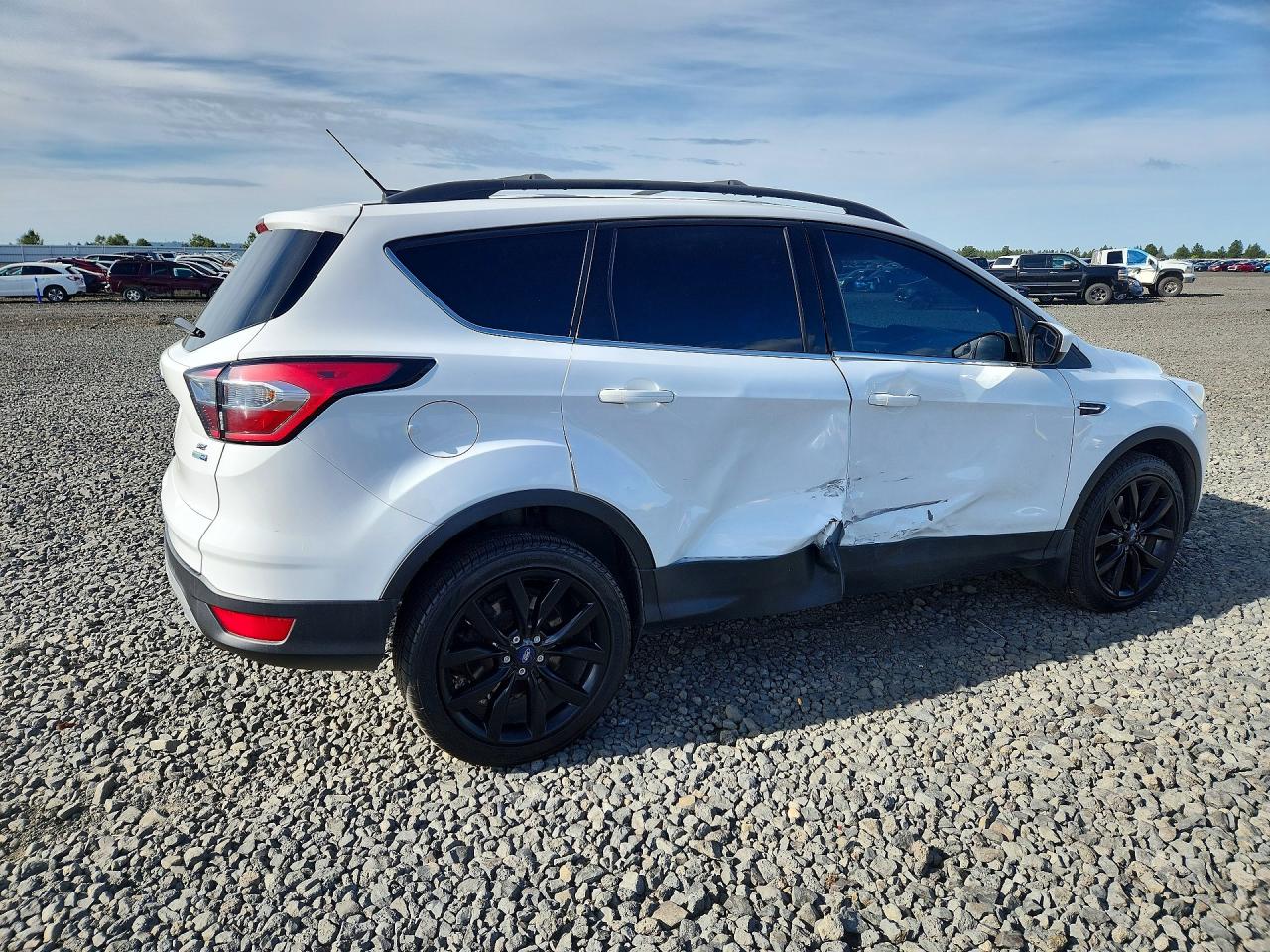 2017 FORD ESCAPE SE photo 3