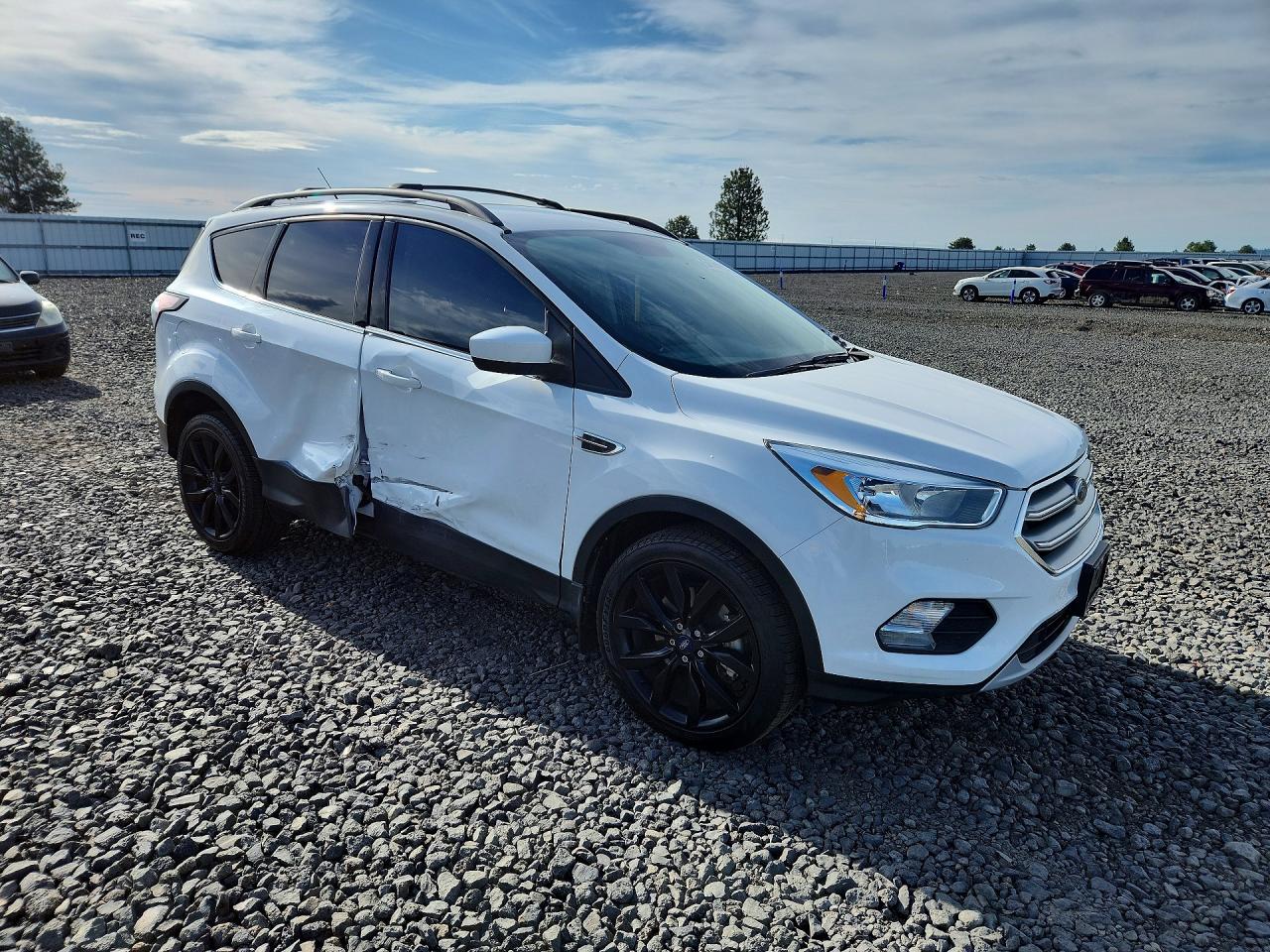 2017 FORD ESCAPE SE photo 4